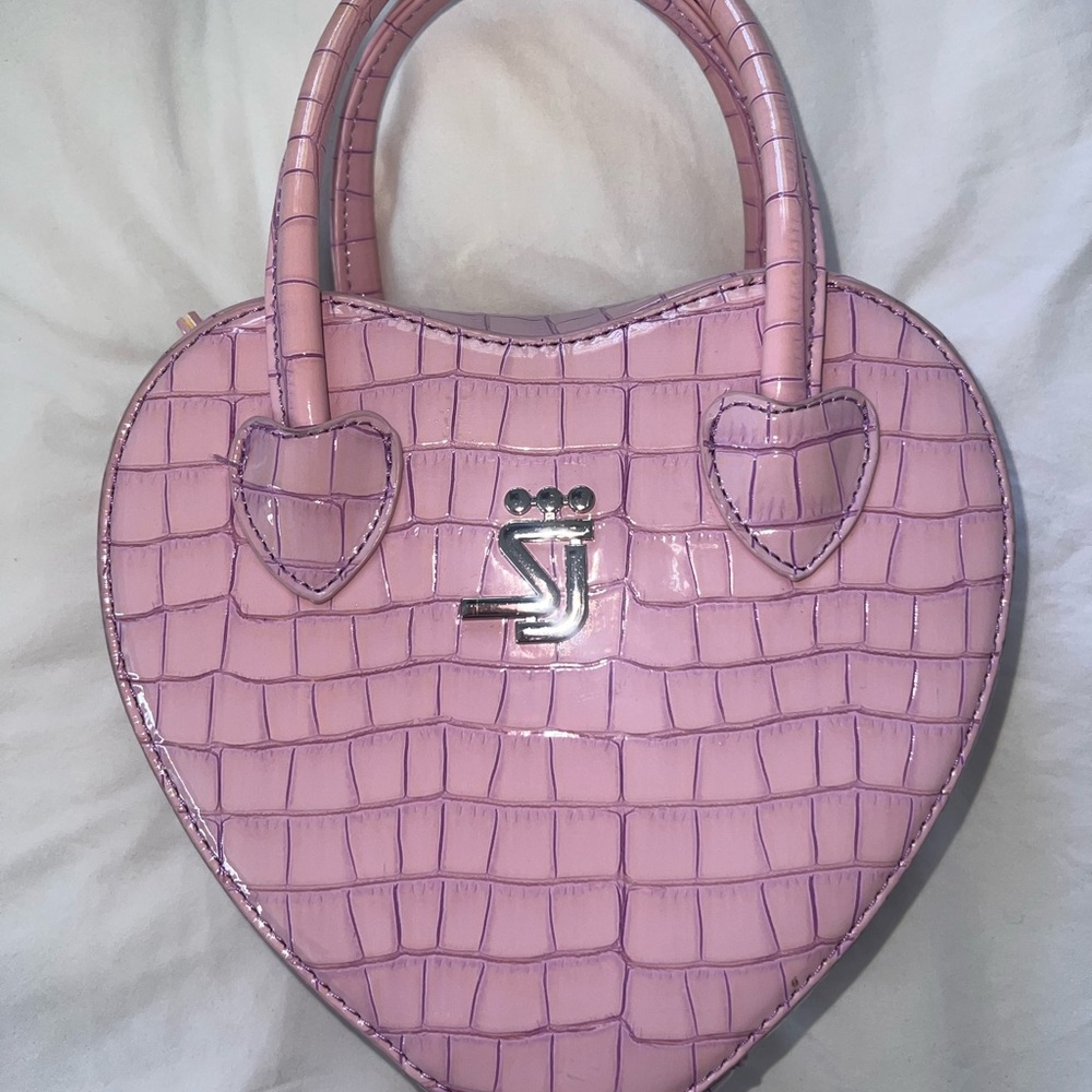 Shane Justin Queen of heart’s purse